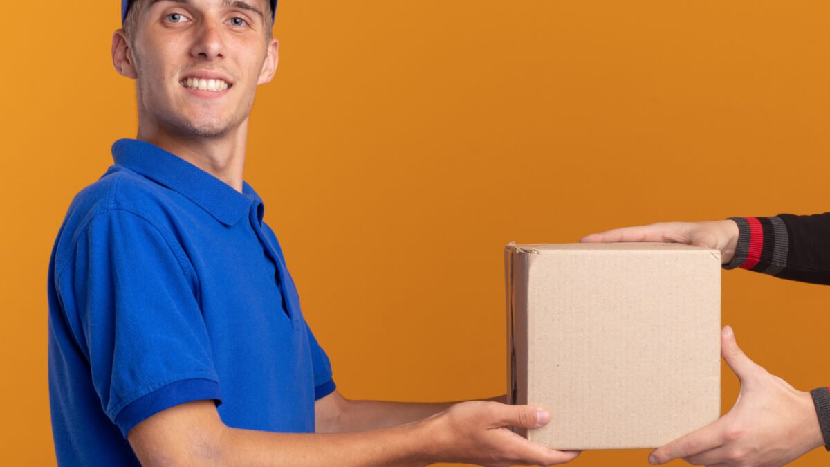 Zeytinburnu kurye hizmeti ile tekstil, deri sanayi, oto parça esnafı ve liman bağlantıları için 24 saat özel çözümler. İleri tarihli kargolama ve müşteri tarafından belirlenen teslim saatleriyle güvenilir hizmet.